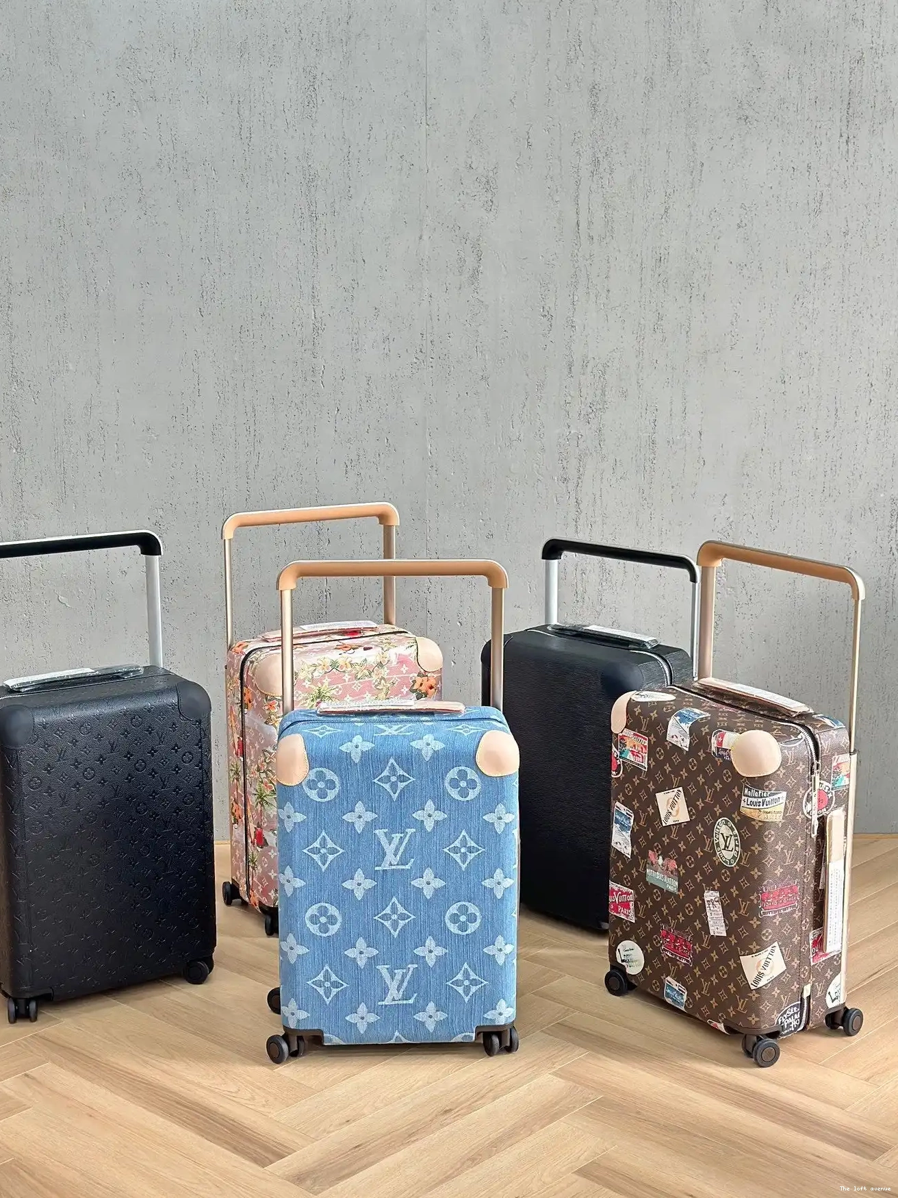 55 SUITCASE MONOGRAM EMBOSSED HORIZON CUSTOM 37L CABIN 0517